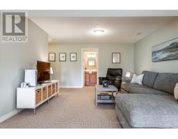 82 GREGORY CRESCENT - 37