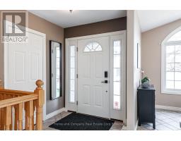 82 GREGORY CRESCENT - 4