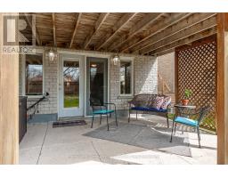 82 GREGORY CRESCENT - 45