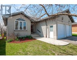 82 GREGORY CRESCENT - 46