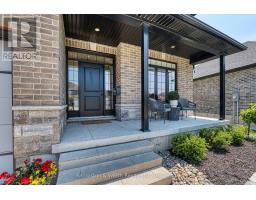 71 FORBES CRESCENT - 4