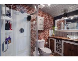945 MAIN STREET W - 32