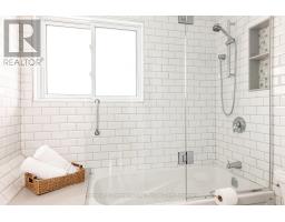 16 FEICK CRESCENT - 12