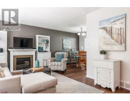 16 FEICK CRESCENT - 2