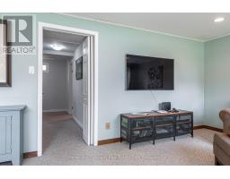 16 FEICK CRESCENT - 20