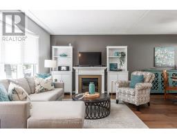 16 FEICK CRESCENT - 3
