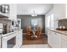 16 FEICK CRESCENT - 8