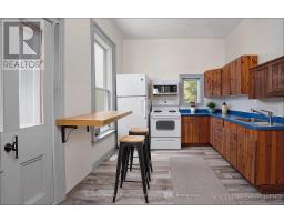32 BAY STREET - 8