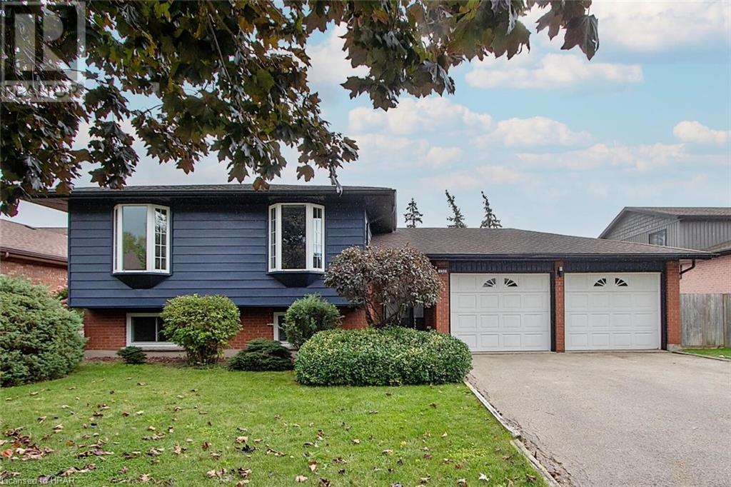 131 BRIARHILL Drive, Stratford