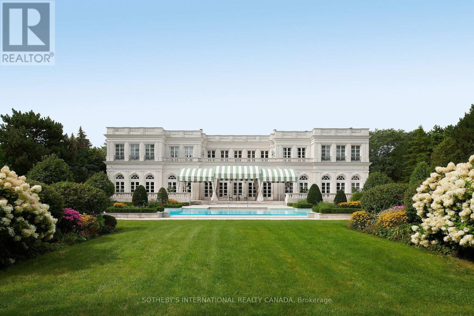 15 High Point Road, Toronto C12, ON M3B 2A3
