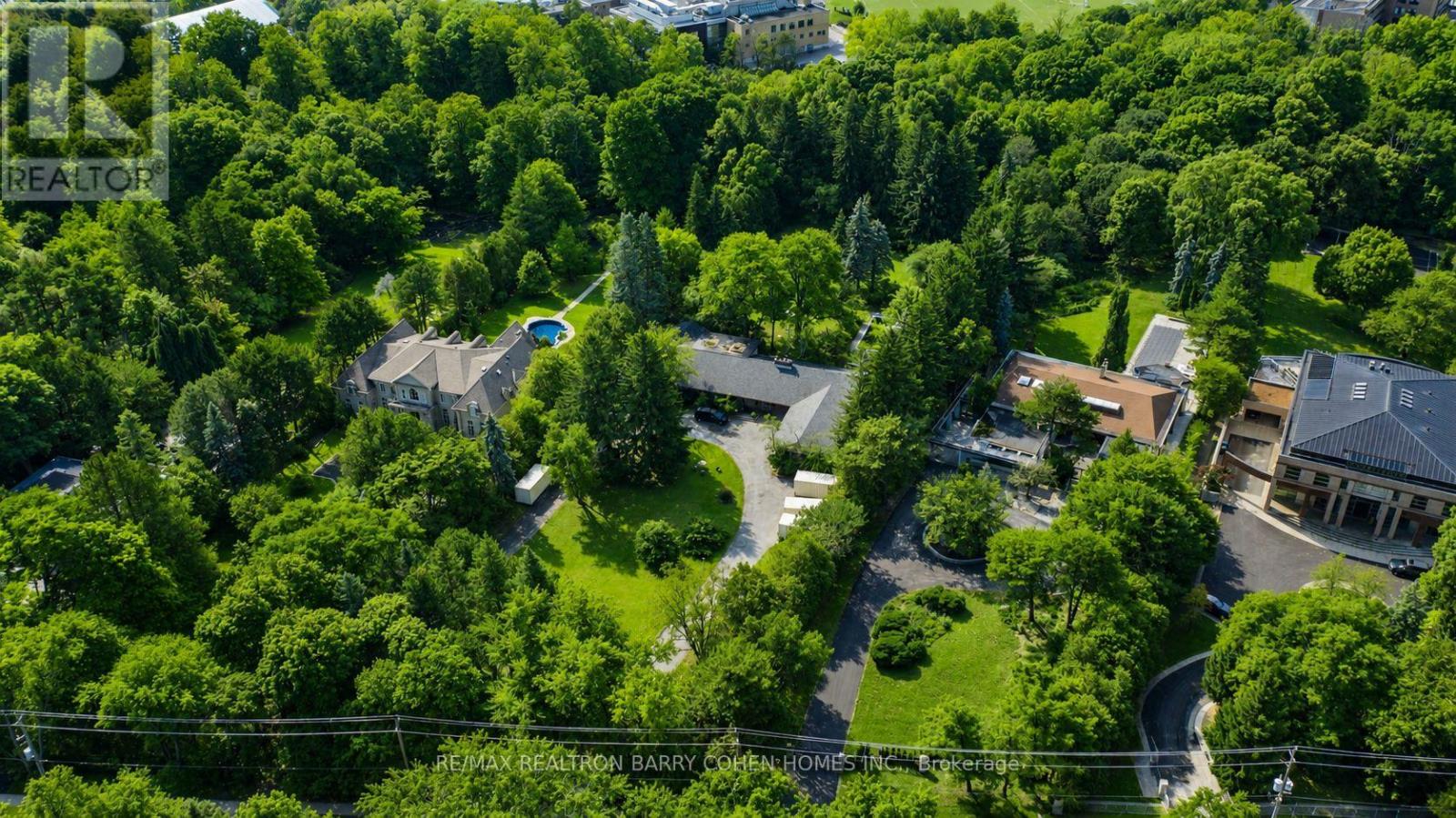 14 Park Lane Circle, Toronto C12, ON M3B 1Z7
