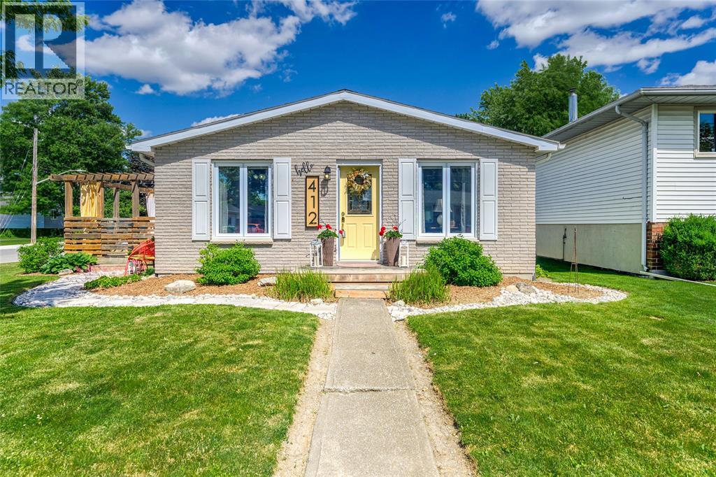 412 FIRST AVENUE, Petrolia