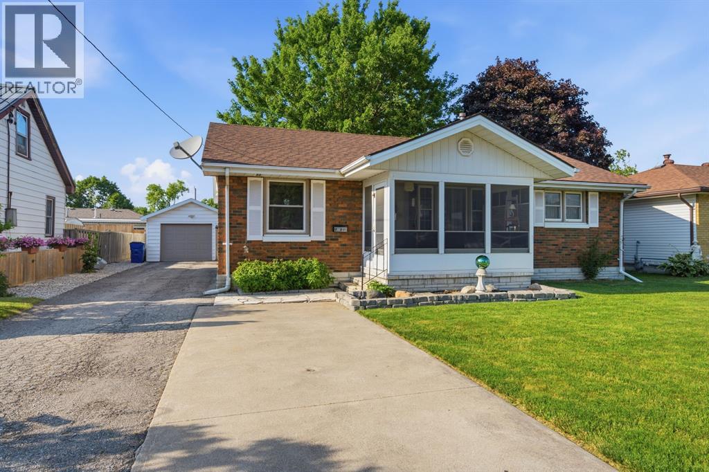 13 CANARY CRESCENT, Wallaceburg