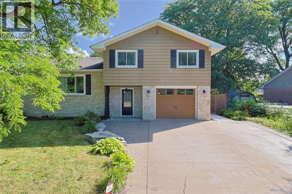 546 PRINCESS STREET, Petrolia