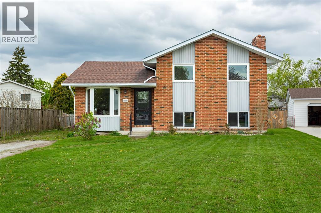 1582 KAREN COURT, St Clair