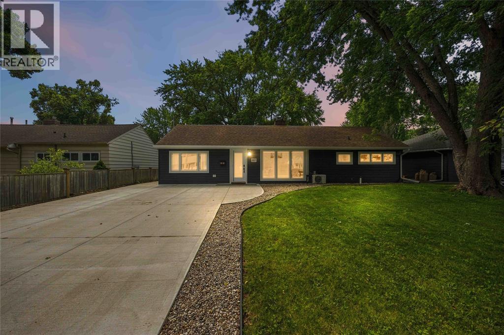 887 MCCAW STREET, Sarnia