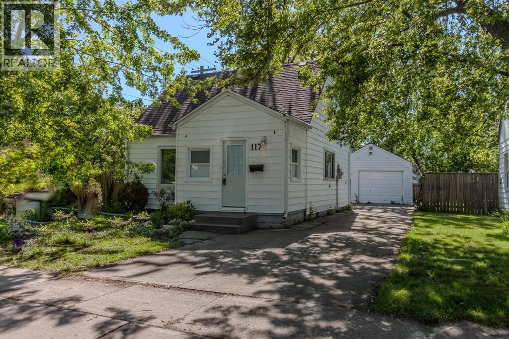 117 WALNUT AVENUE South, Sarnia