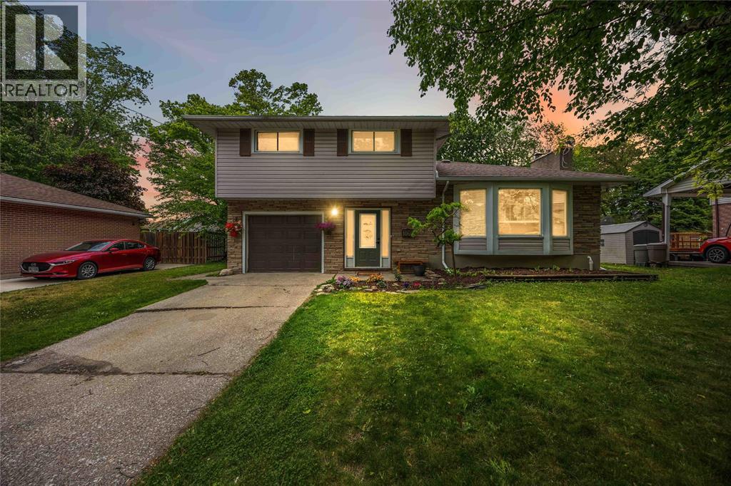 1068 FAIRLANE AVENUE, Sarnia