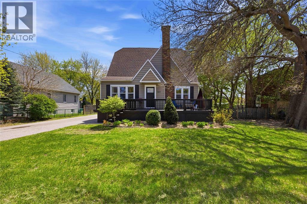 827 LONDON ROAD, Sarnia