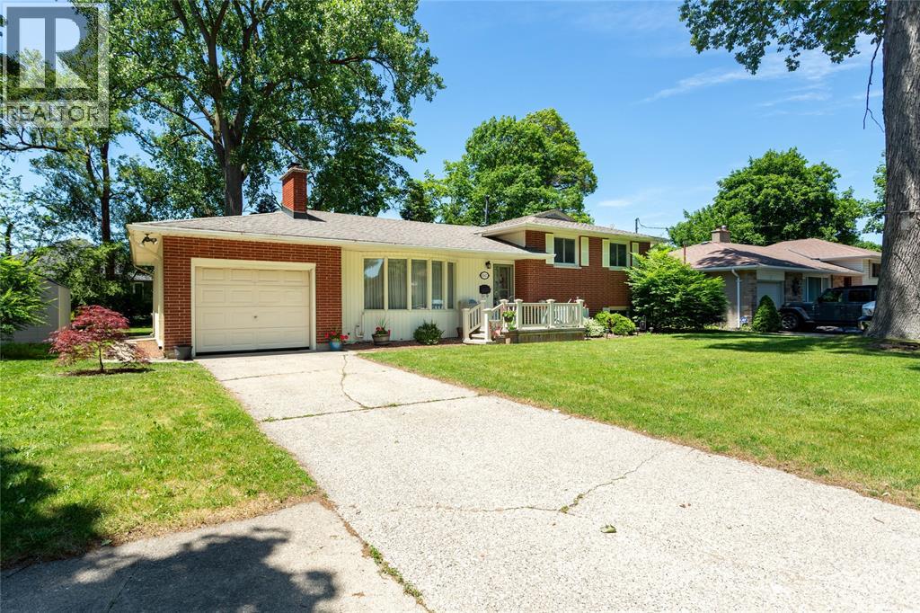 1067 BEL AIRE DRIVE, Sarnia