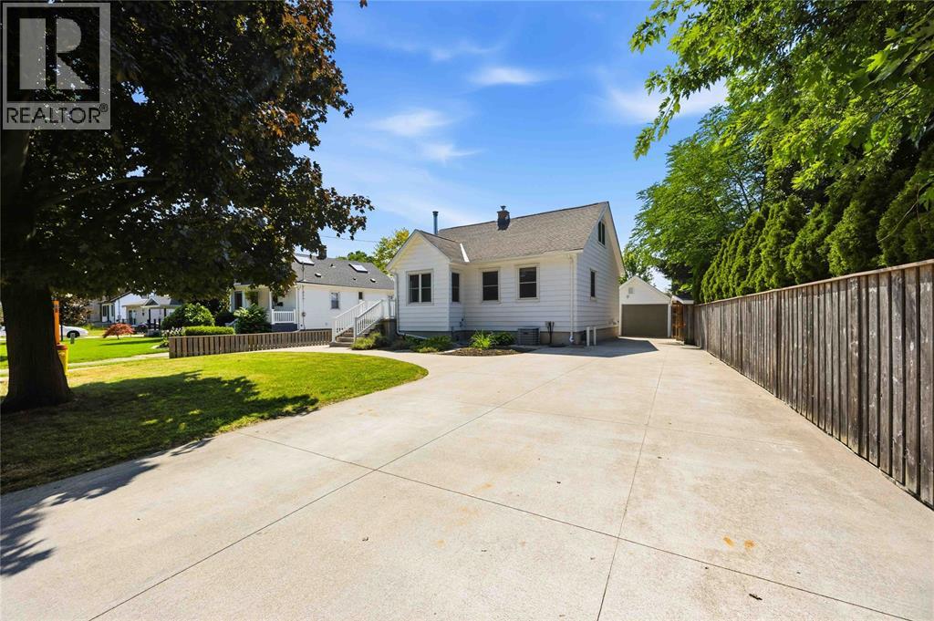 1477 BAXTER AVENUE, Sarnia