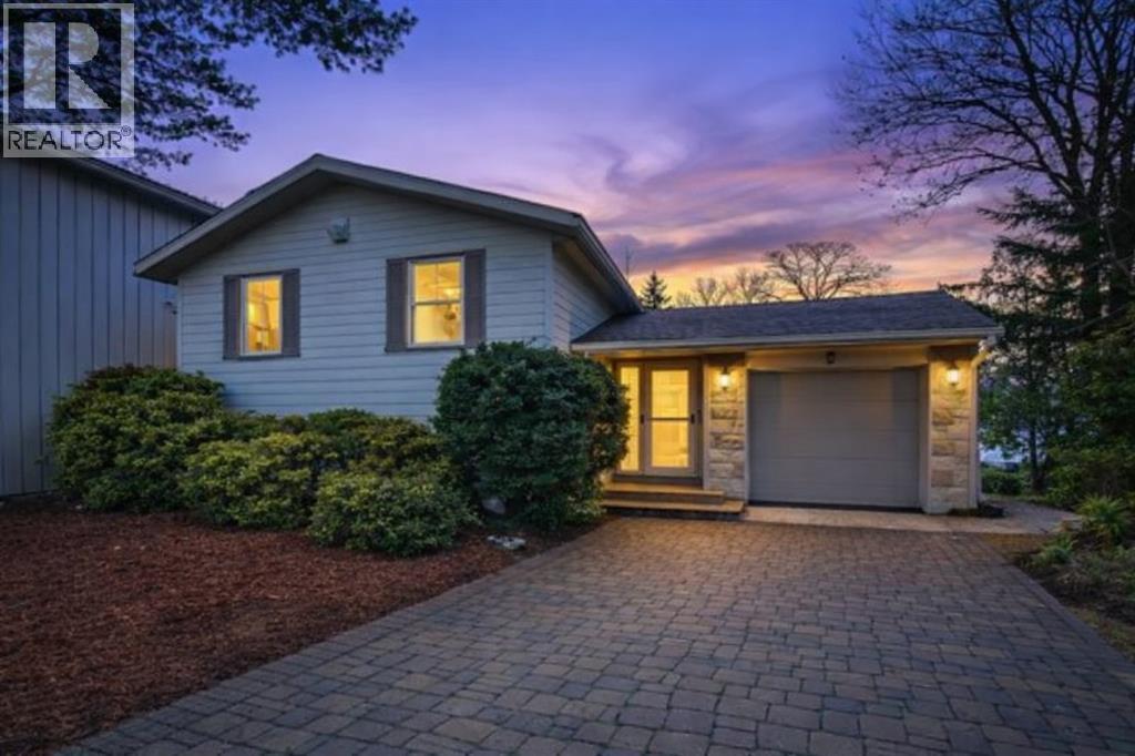 4084 Bluepoint DRIVE, Plympton-Wyoming