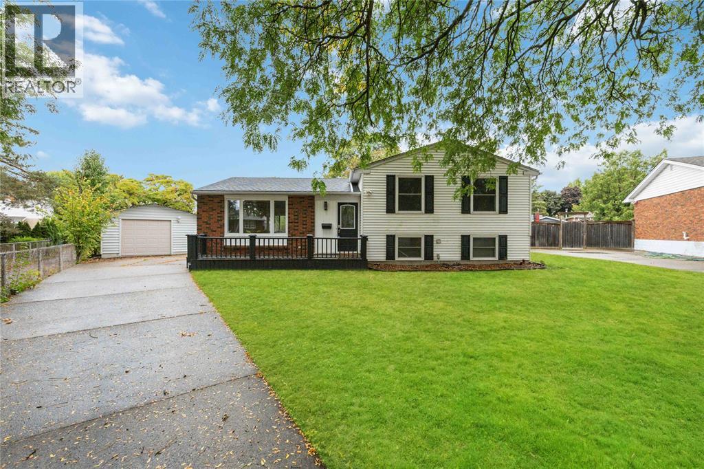 1060 Camelot CRESCENT, Sarnia
