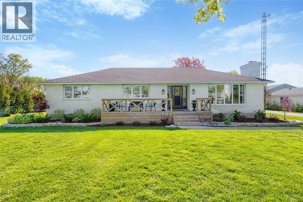 5328 MANDAUMIN ROAD, Plympton-Wyoming