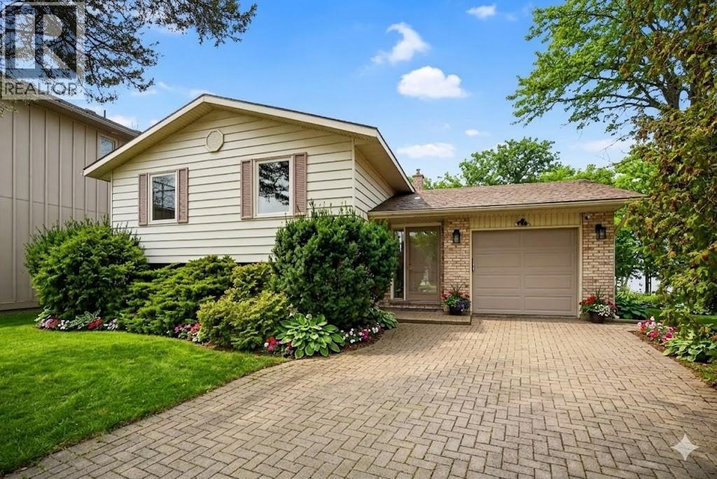 4084 Bluepoint DRIVE, Plympton-Wyoming