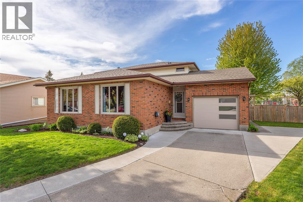 315 OAKLEA COURT, Sarnia