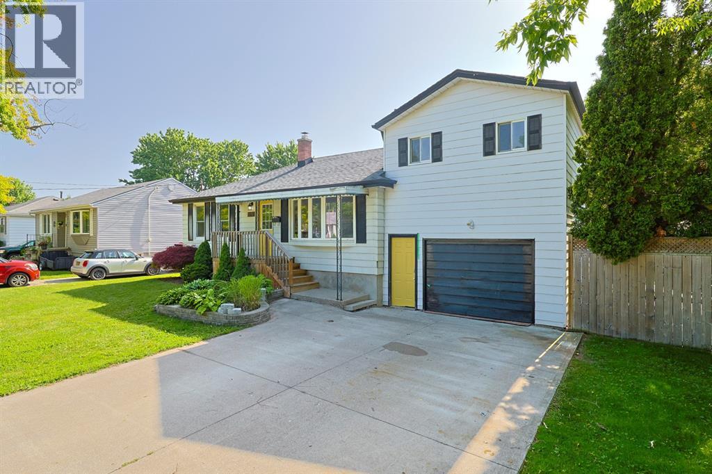 898 GRANDVIEW AVENUE, Sarnia