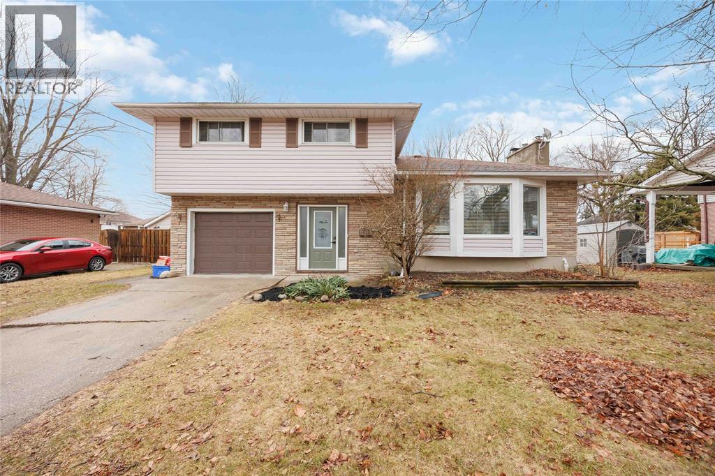 1068 FAIRLANE AVENUE, Sarnia