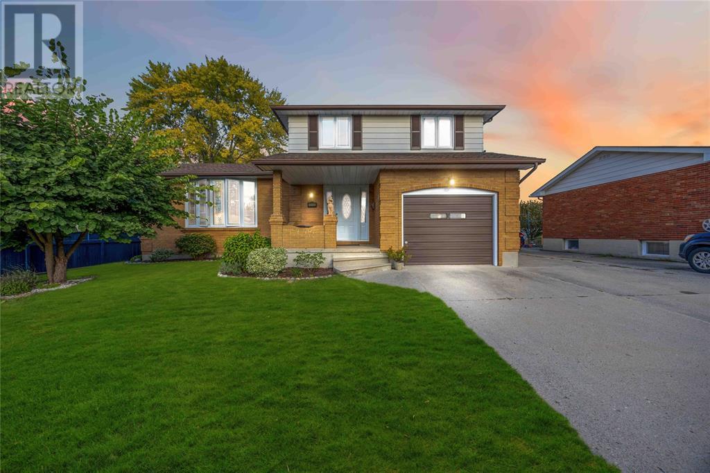 808 AMSTERDAM COURT, Sarnia