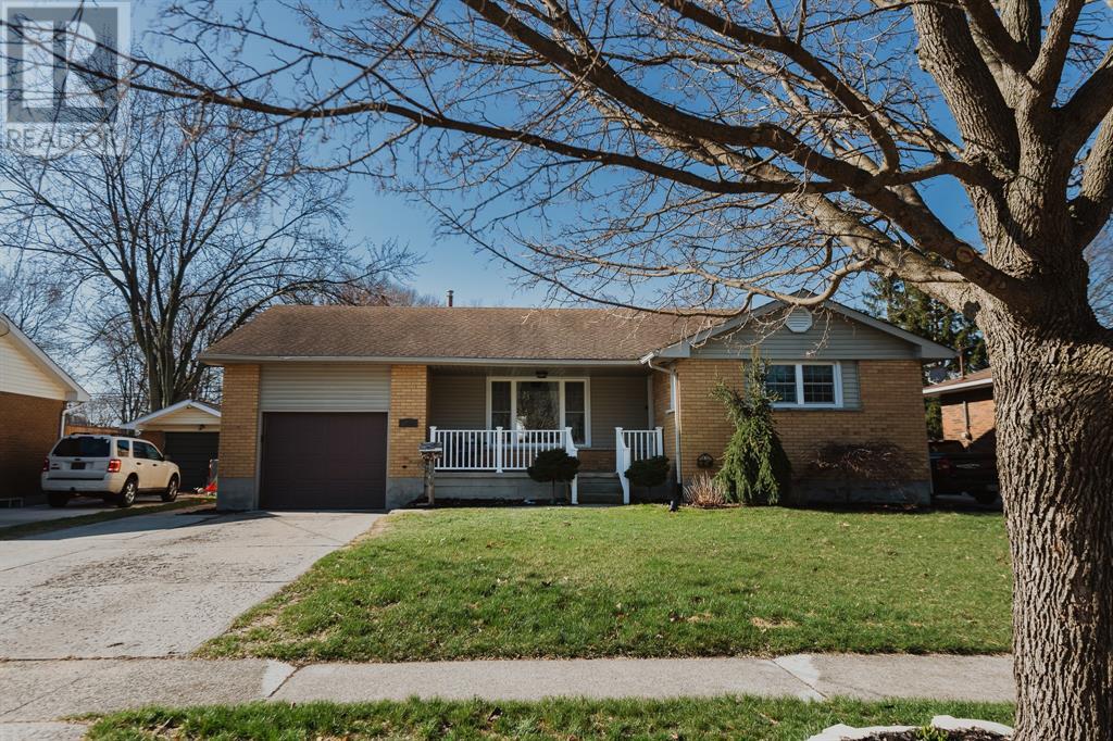 1236 THOMAS DRIVE, Sarnia