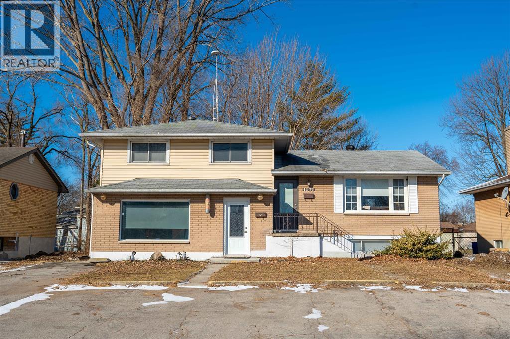 1177 PONTIAC DRIVE, Sarnia