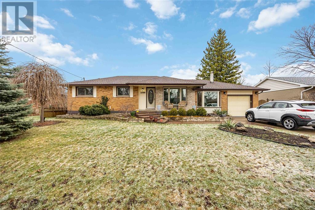 1058 JORDON DRIVE, Sarnia