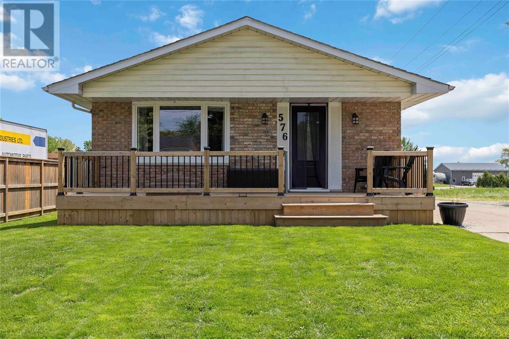 576 FRONT STREET, Plympton-Wyoming