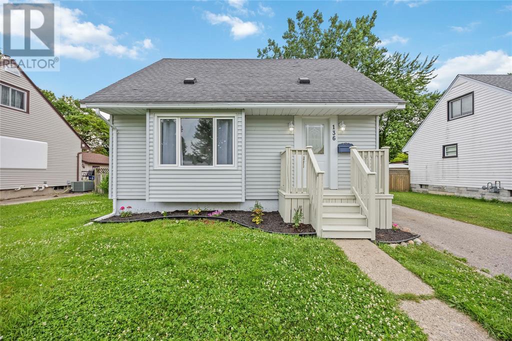 136 CHESTNUT AVENUE, Sarnia