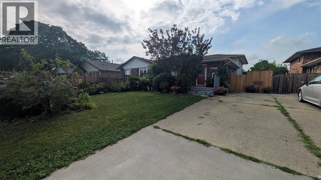44 YORK CRESCENT, Sarnia
