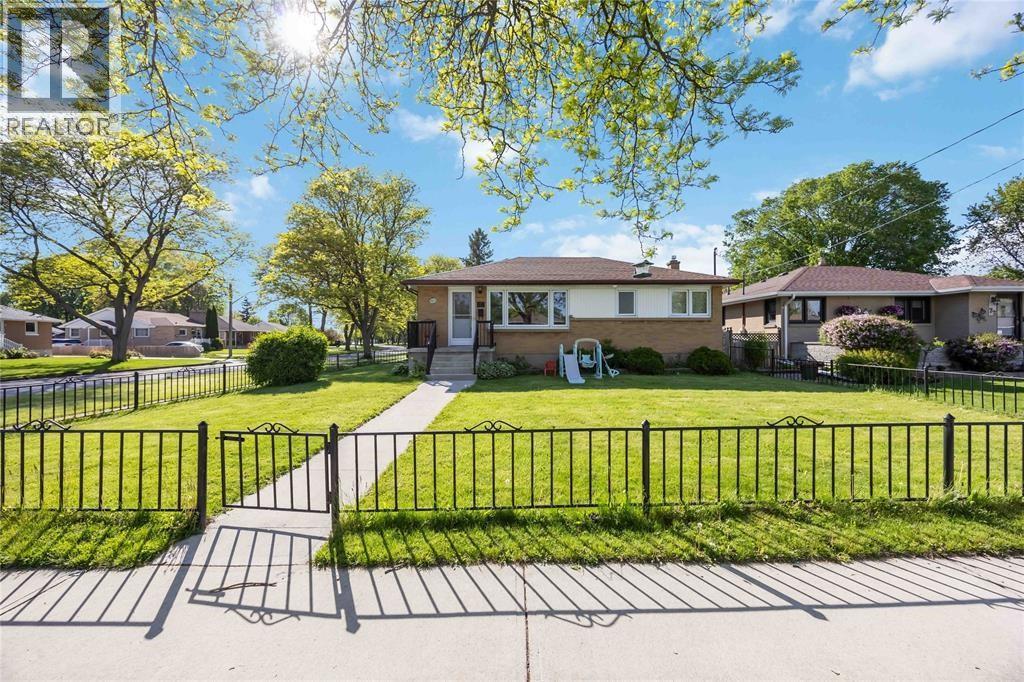 66 TWEEDSMUIR AVENUE, Sarnia
