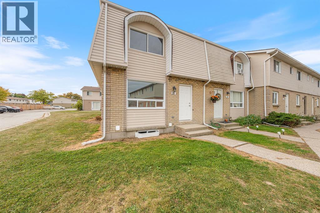 348 Cameron STREET UnitNo. 98, St Clair