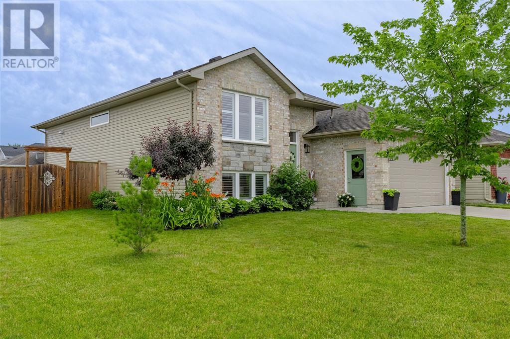 4052 APPLEWOOD DRIVE, Petrolia