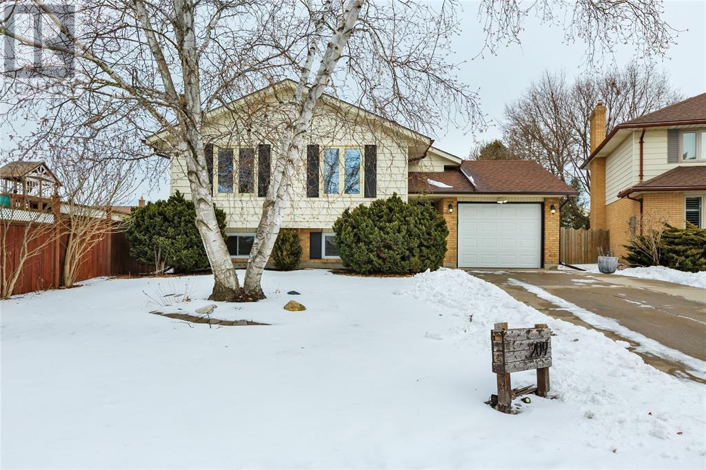 209 Thames CRESCENT, Sarnia