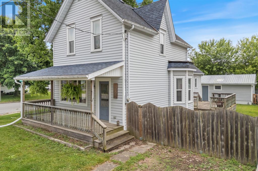 409 First AVENUE, Petrolia