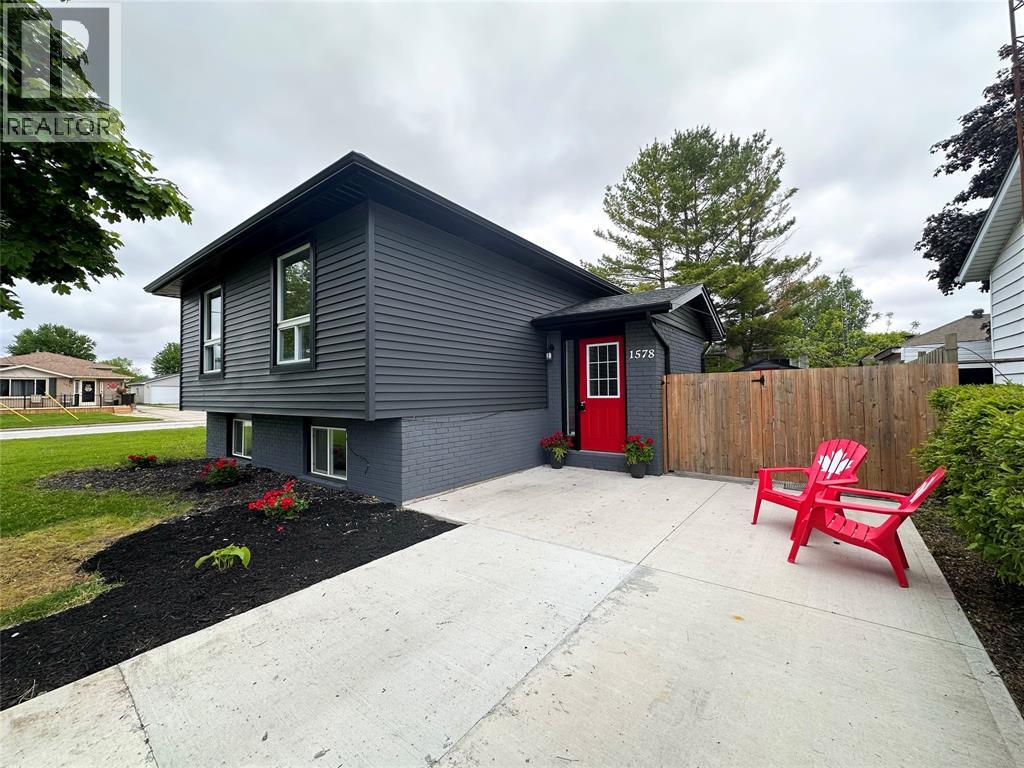 1578 COUNCILLORS STREET, St Clair