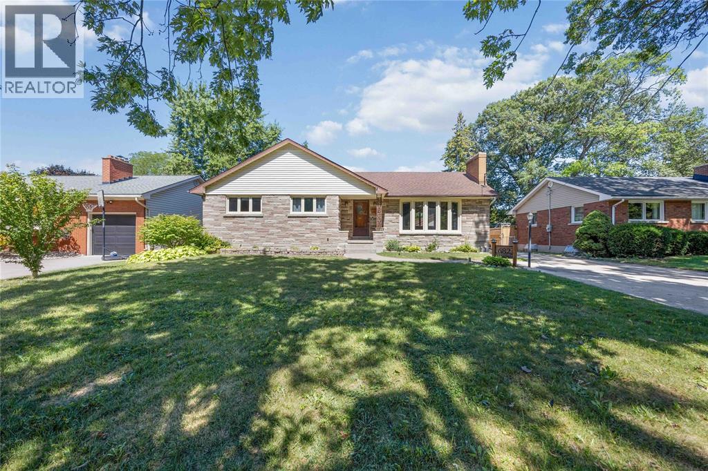 682 HOLLYWOOD PLACE, Sarnia