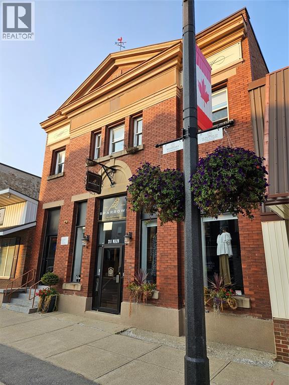 211 MAIN STREET, Glencoe