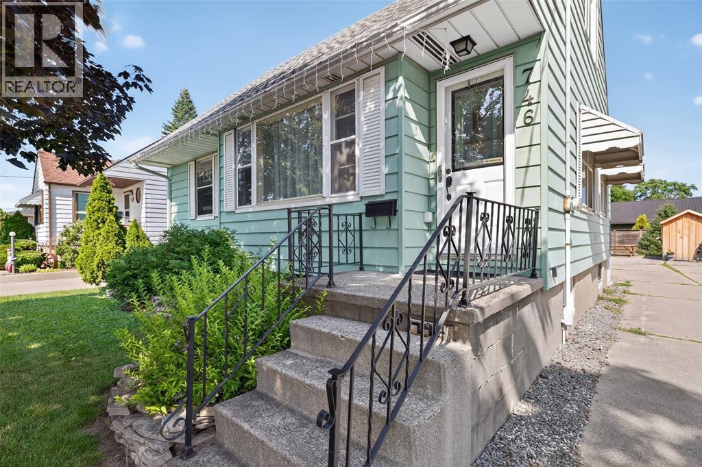746 Oxford STREET, Sarnia