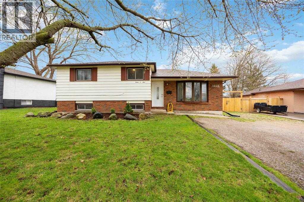 1209 Webster DRIVE, Sarnia