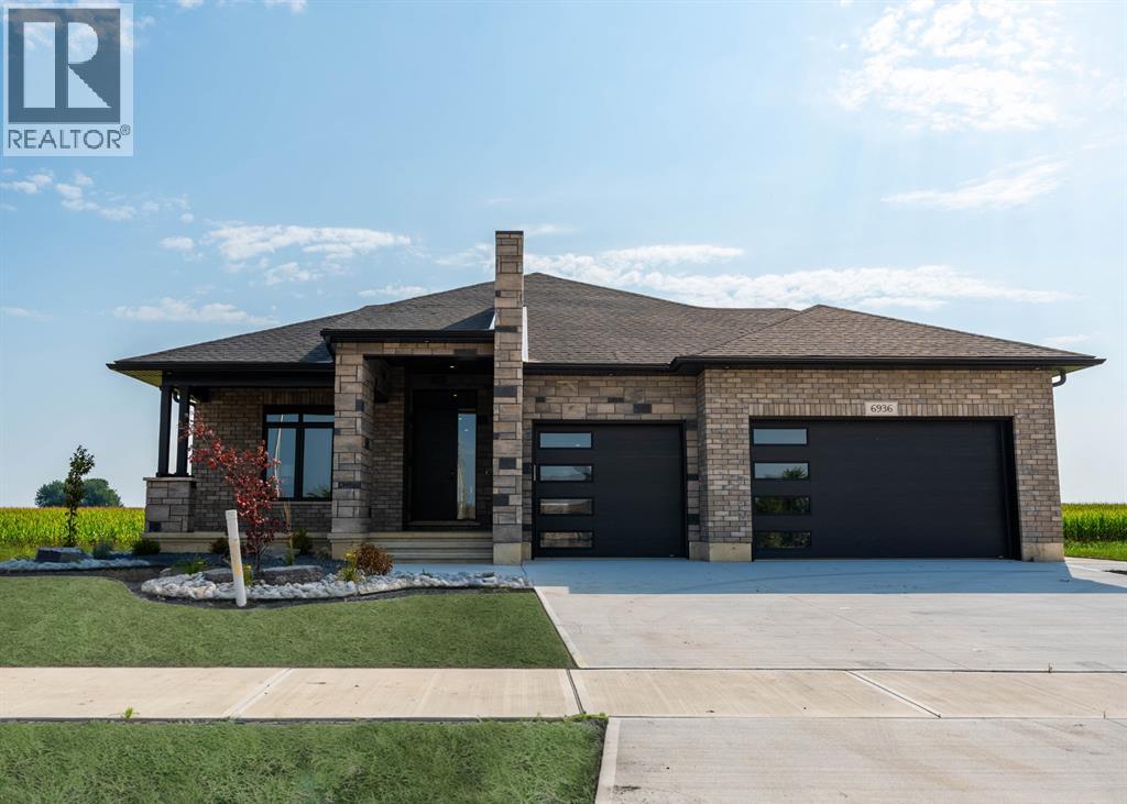 6936 SHORESIDE DRIVE, Plympton-Wyoming